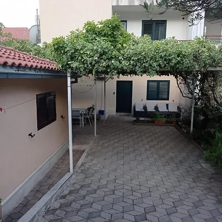 Bride's Rock Apartment Baska Voda
