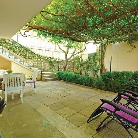 Bride's Rock Apartment *